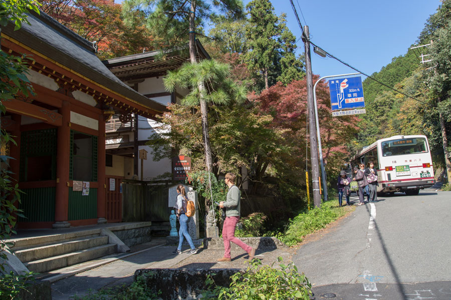 化野念仏寺　バス停前